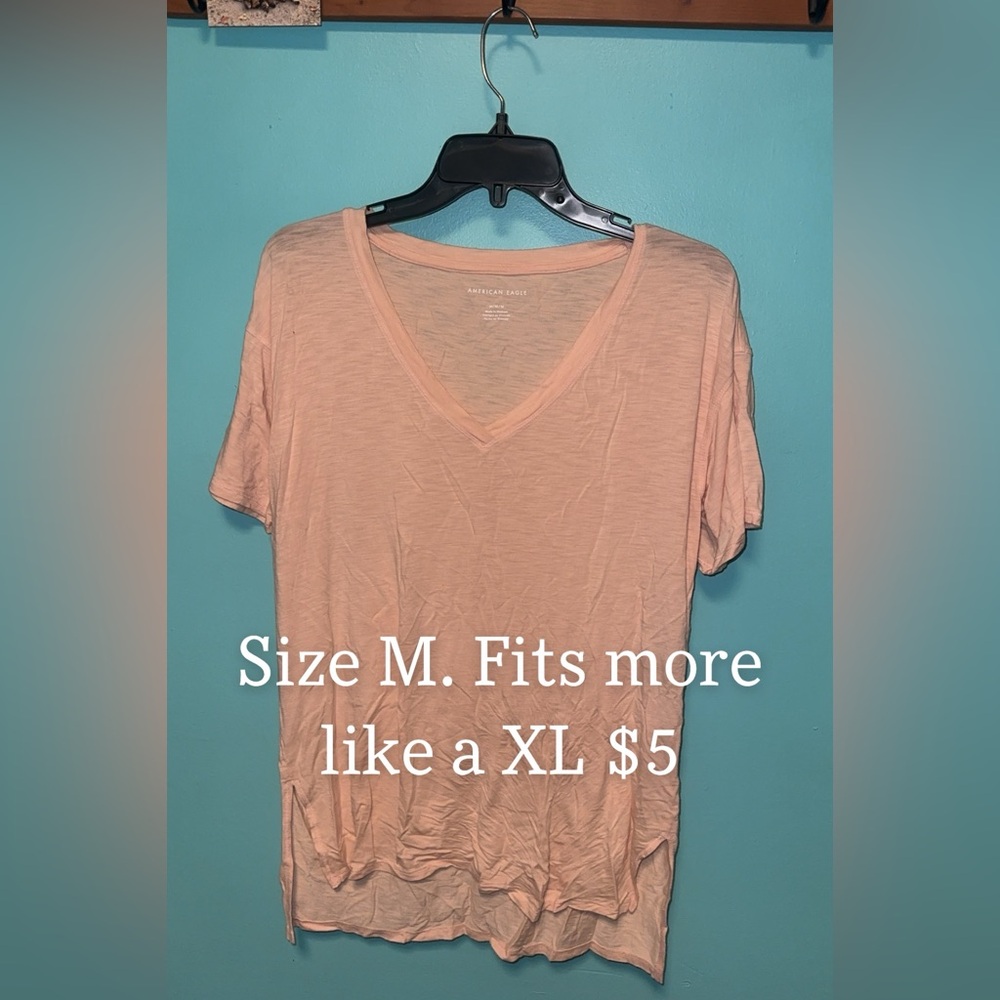 V-neck t-shirt